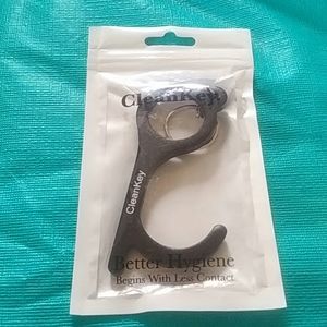 🌼3/$25 -🌴Clean Key💐